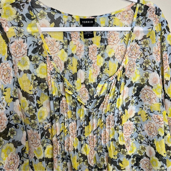 Torrid Sheer Floral Chiffon Pintuck Blouse size 2 - Picture 3 of 8